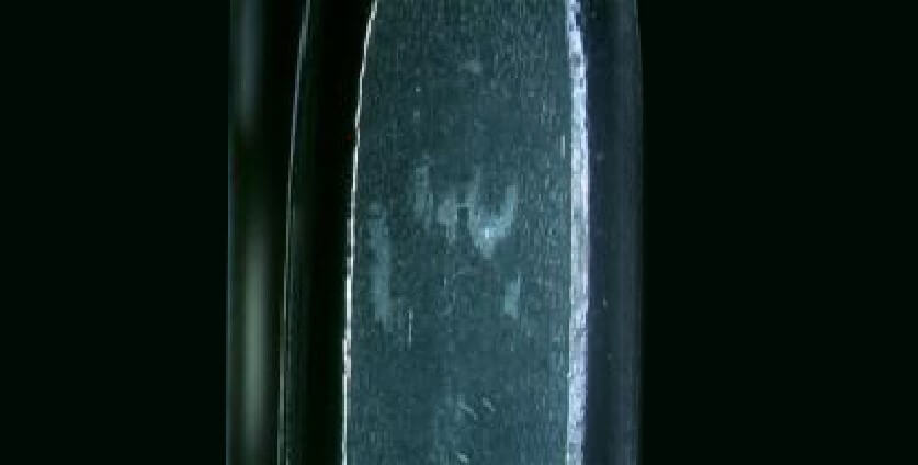 普通 DLC 在 60 次循环后出现明显划痕